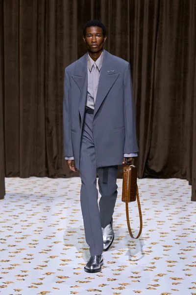 Look 9